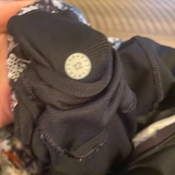 Hotty Hot Shorts 2.5 lululemon - Picture 2 of 2